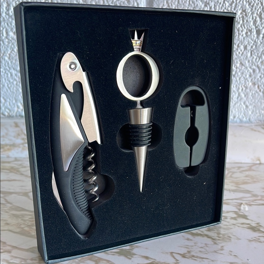 Pandora Wine Opener Set - Black and Silver